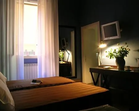 Degli Antiquari 2* Řím