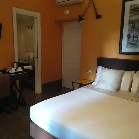 Degli Antiquari Bed and breakfast 2*
